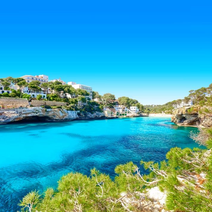 Spanish Serenity to French Daydreams