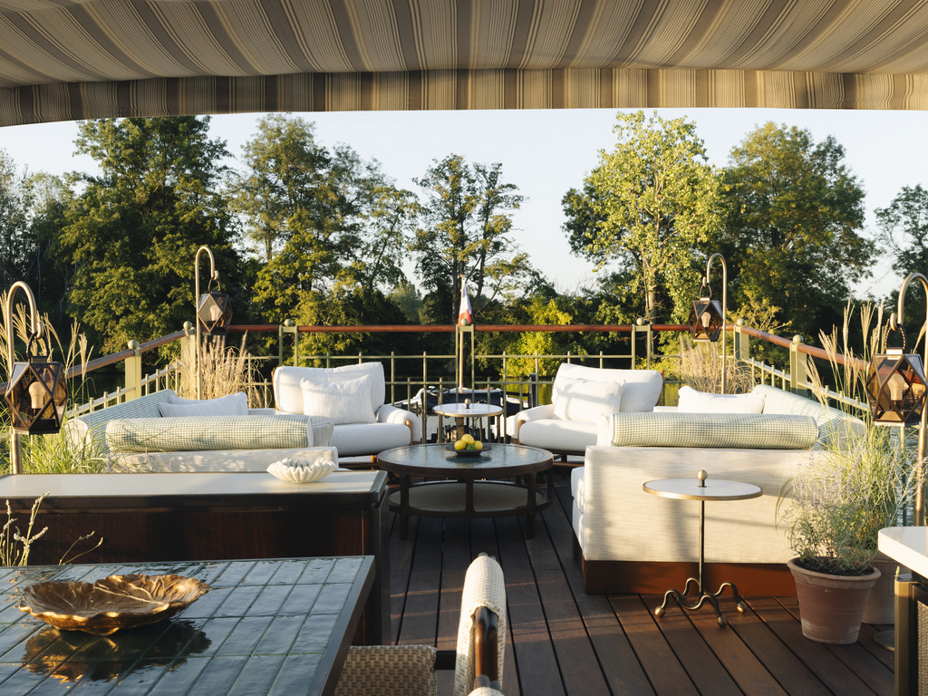 Coquelicot, A Belmond Boat – Champagne