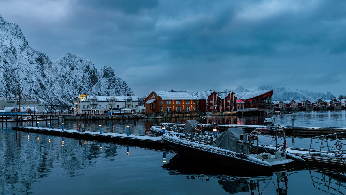 Ultimate Norway at Christmas-Arctic Expedition under the Northern Lights
