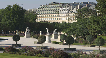 €100 hotel credit at Le Meurice